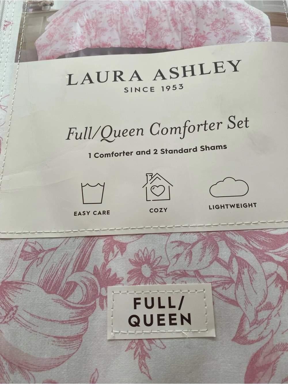 Laura Ashley Full/Queen Comforter Set 3 piece 1 comforter 2 pillow Shams